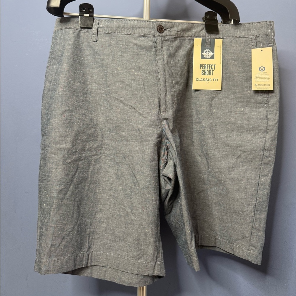 Dockers Perfect Shorts Classic Fit
Size 42
New With Tags